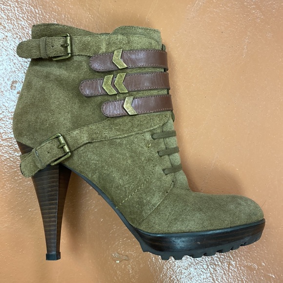 Nine West suede leather army green booties. Size 10 side zipper. Worn few times. - Picture 7 of 8